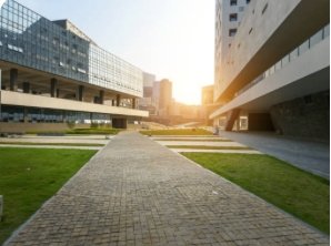 Six Reasons Why College Students Should Use CBD - Erth Wellness